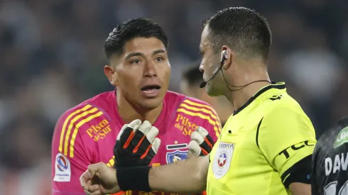 Brayan Cortés no le dejó otra opción que la roja a Diego Flores.