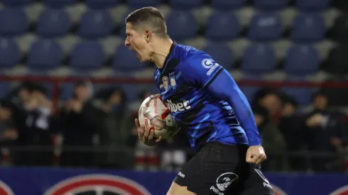 Cris Martínez festeja su gol contra Cobreloa en el último partido de Huachipato en el Campeonato Nacional 2024.