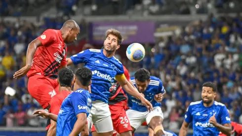 El partido entre Cruzeiro y Athletico Paranaense en el Brasileirao 2024, dos de los equipos favoritos a ser campeones de la Copa Sudamericana.