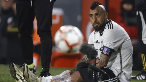 Arturo Vidal terminó con molestias el partido ante Unión Española.