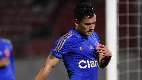 Charles Aránguiz jugará en la U de Chile. Pero hay que saber cuándo.