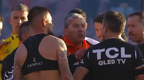 Gustavo Huerta recibió la expulsión por su protesta.