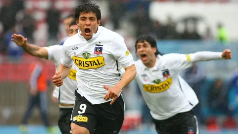 Javier Cámpora celebra el 2-2 que debió ser invalidado por posición de adelanto.