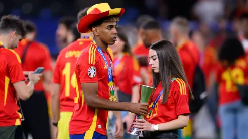 Lamine deja atrás su polémica amorosa