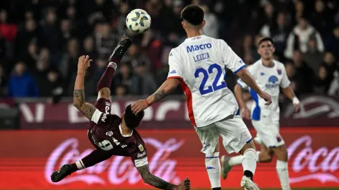 Walter Bou y el momento justo del impacto.