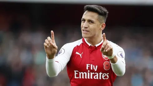Hinchas del Arsenal están molestos porque ocupan el número de Alexis