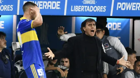 Gustavo Quinteros en La Bombonera ante Boca por Colo Colo.