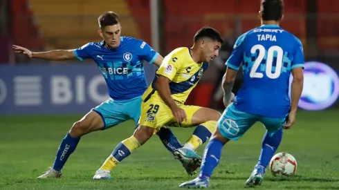 Soto y Martínez en el enfrentamiento entre Everton y Universidad Católica en la primera rueda del Campeonato Nacional 2024.