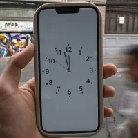 ¿Qué otros países cambian la hora como en Chile? Se acerca el horario de verano 2024