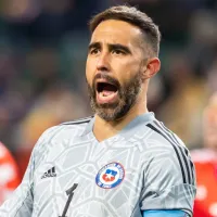 Claudio Bravo pide dejar de llamar \'jóvenes promesas\' a jugadores de 20 años