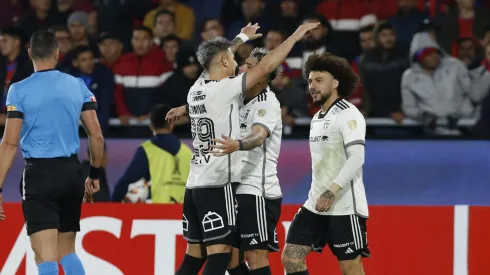 Colo Colo celebra ante Cerro Porteño en Paraguay, empate que clasificó al Cacique