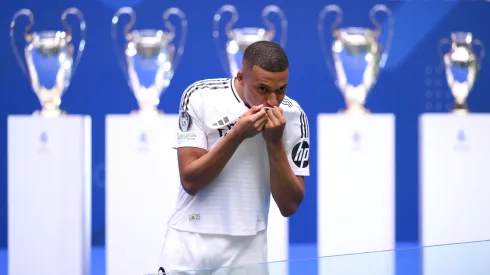 Kylian Mbappé durante la presentación en el Real Madrid, en el Santiago Bernabéu.