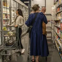 ¿Están abiertos los supermercados hoy 15 de agosto? Qué puede funcionar en el feriado