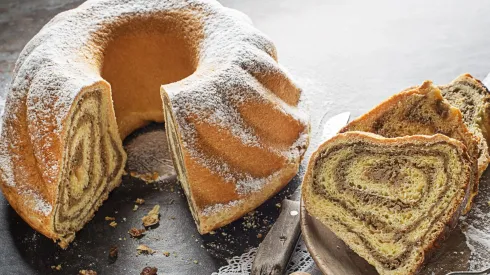 Queque marmoleado con vainilla y chocolate.