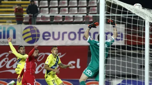 Nicola Pérez tuvo suerte, pero varias atajadas tremendas ante los Ruleteros.