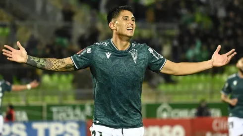 Duma anotó dos goles en la victoria wanderina.