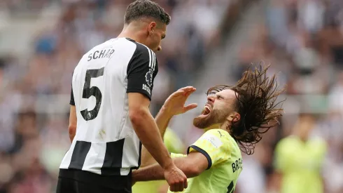 La agresión de Schär a Brereton sigue dando que hablar en Inglaterra.