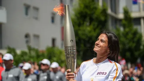 La capitana de las Diablas del hockey césped fue una de las portadoras de la antorcha olímpica en Francia.