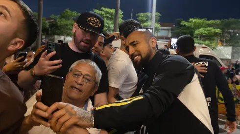 Arturo Vidal desató la locura en Barranquilla.