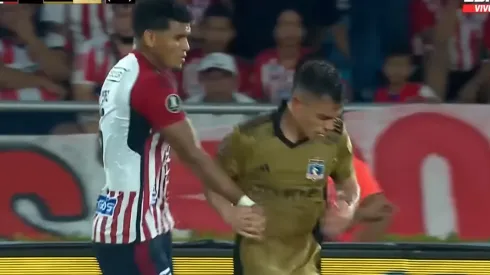 Vicente Pizarro 'se llevó' a un rival, como se dice en las pichangas. Provocó una tarjeta roja por una acción que demostró mucha experiencia.