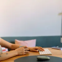 ¿Cómo puedo renunciar al Subsidio Empleo Joven para recibir el Bono Mujer Trabajadora?