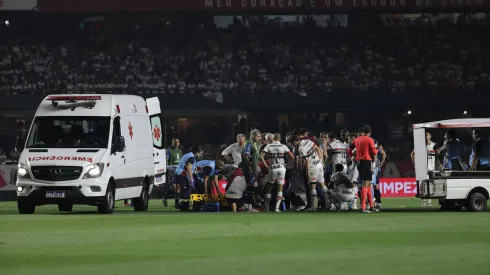 Juan Izquierdo tuvo que ser trasladado en ambulancia de la cancha del Morumbi