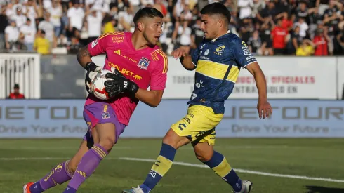 Brayan Cortés estaba instalado como suplente, pero Jorge Almirón le da la confianza en Colo Colo.