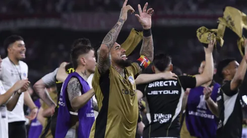 Arturo Vidal calentó con todo el cruce entre Colo Colo y River Plate en Copa Libertadores.