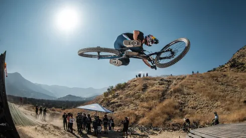 Pedro Burns sigue destacando en el circuito chileno de descenso, ahora en el Cerro Chena de San Bernardo.