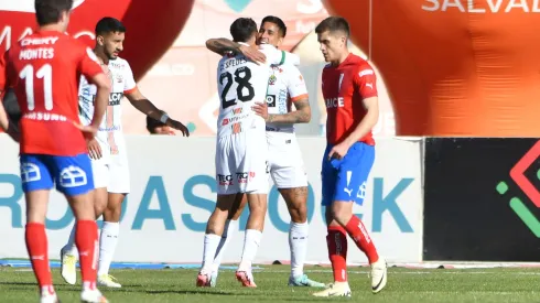 Cobresal logró imponerse ante la UC y así respirar en el fondo.