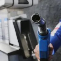 ¿Buscas descuentos en gas y bencina? Revisa si tienes rebajas con tus tarjetas