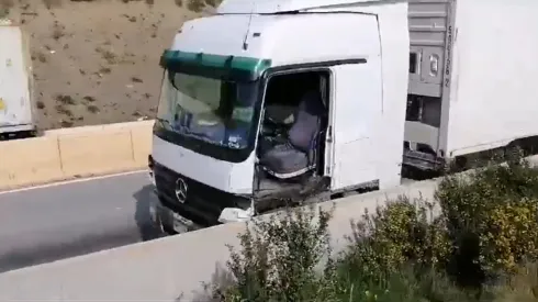 Camión avanza descontrolado por Valparaíso sin conductor.