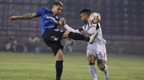 Huachipato y Palestino se miden en Talcahuano.