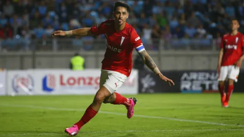 Fernando Zampedri festeja su gol contra Deportes Iquique, en el partido de la fecha 8 del Campeonato Nacional 2024.