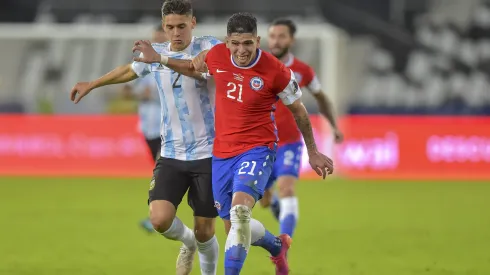 Carlos Palacios ha sido figura jugando más enganchado en Colo Colo y algunos lo piden como el 10 de Chile.