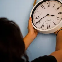 ¿Cuánto dura el horario de verano? Esta semana se realiza el cambio de hora en Chile