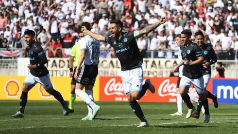 Joaquín Larrivey marcó tres goles ante Colo Colo.