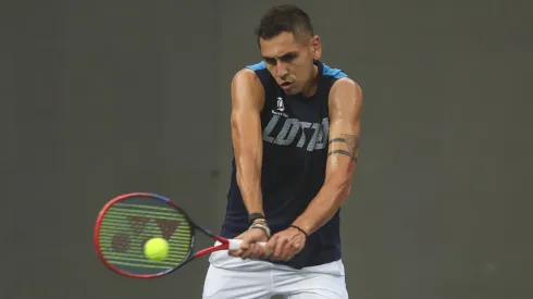 Alejandro Tabilo durante uno de los entrenamientos de cara a la serie contra Alemania, en el Hengqin International Tennis Center en China.