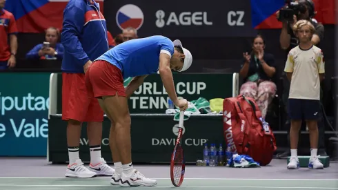 Machac tuvo que abandonar por lesión en la Copa Davis