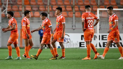 Los jugadores de Cobreloa se lamentan la derrota contra Audax Italiano en la fecha 9 del Campeonato Nacional 2024.