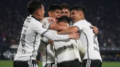 Los jugadores de Colo Colo festejan el gol de Vicente Pizarro ante Junior, en la Copa CONMEBOL Libertadores.