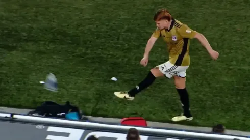 Leonardo Gil no aguantó que lo reemplazaran ante River Plate.