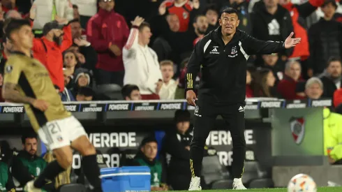 Almirón sufrió con las duras críticas en Argentina