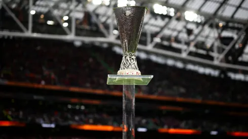 El trofeo de la UEFA Europa League que se disputaron Atalanta y Bayer Leverkusen en la última edición.