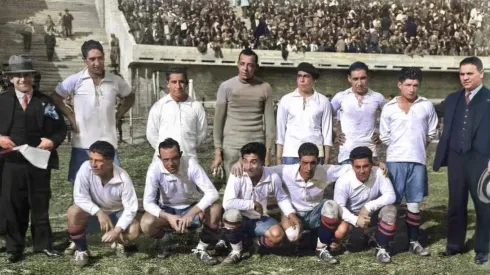 Vidal, abajo al medio, marcó el primer gol de la Roja en mundiales