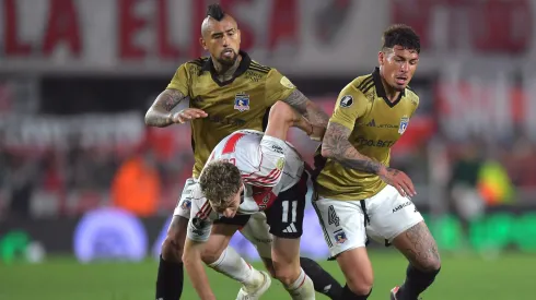 Arturo Vidal fue atacado por los argentinos.