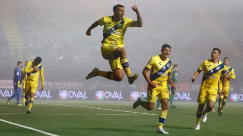 Rodrigo Contreras, el goleador de Everton en el Campeonato Nacional 2024, festeja su gol contra Audax Italiano.