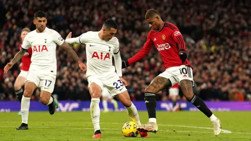 Marcus Rashford y Pedro Porro en el último Manchester United vs Tottenham, en la Premier League 2023/24.