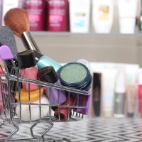 Cyber Monday 2024: Las mejores ofertas en maquillaje y cosméticos en DBS, Maicao y Preunic