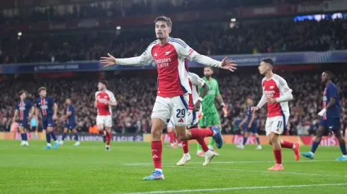 Arsenal derrotó al PSG y consiguió su primer triunfo en la Champions League.